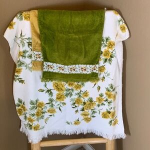 Vintage Deadstock  3 Pc White With Green/Yellow Floral  Fieldcrest Martex Towels